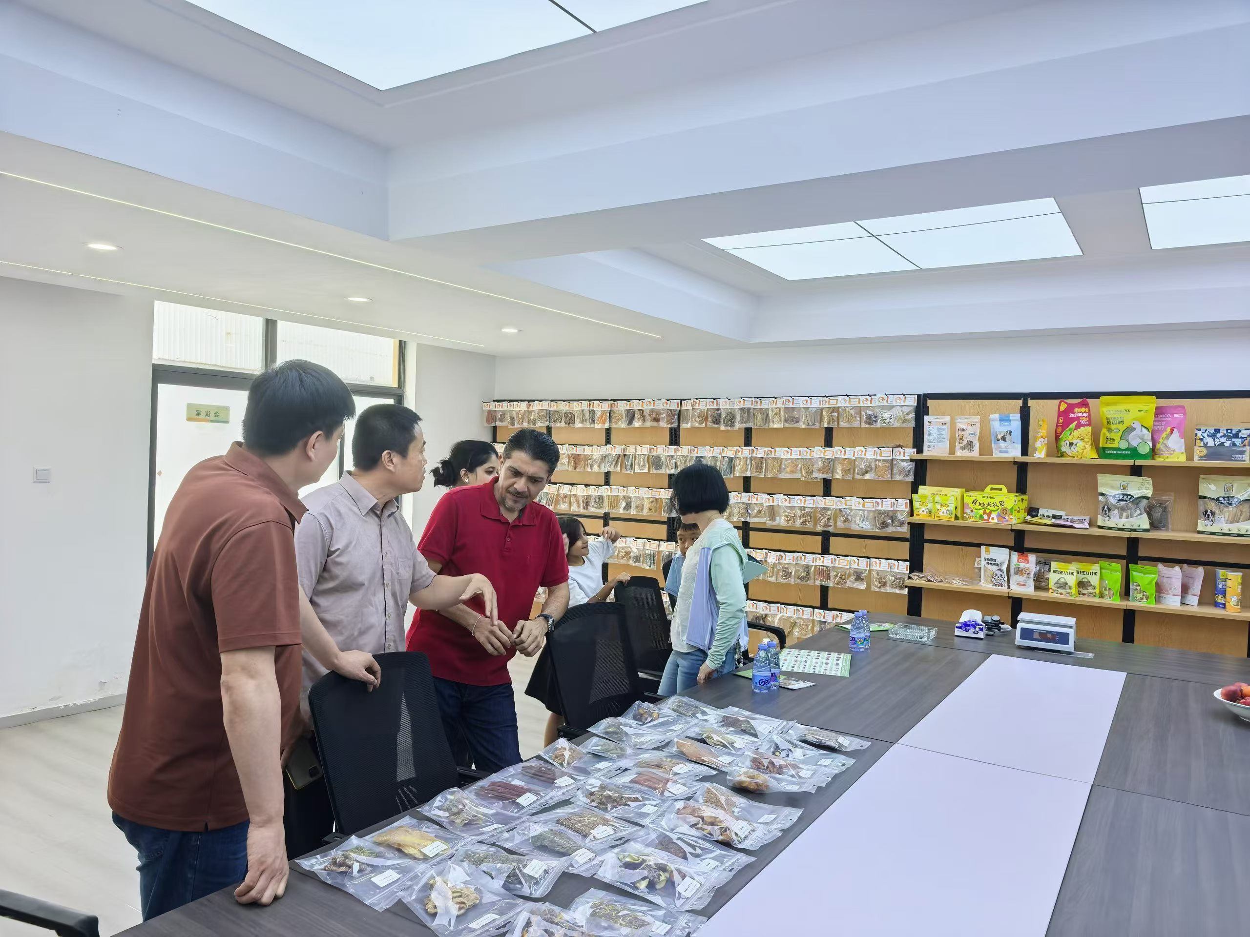 东南亚知名品牌商莅临我厂洽谈代工合作