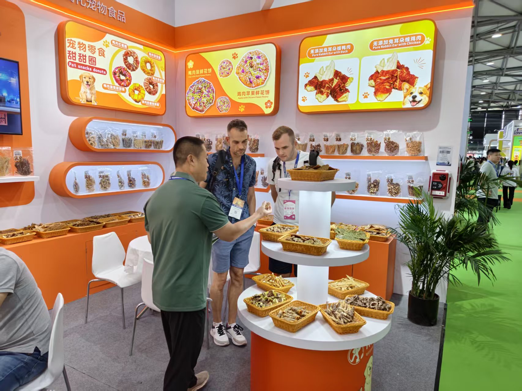 28届亚宠会源头代工瑞吉宠物食品受到热捧“宠“向世界
